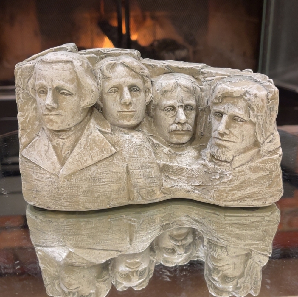 EC - ‘00s - Official Mount Rushmore Statue
